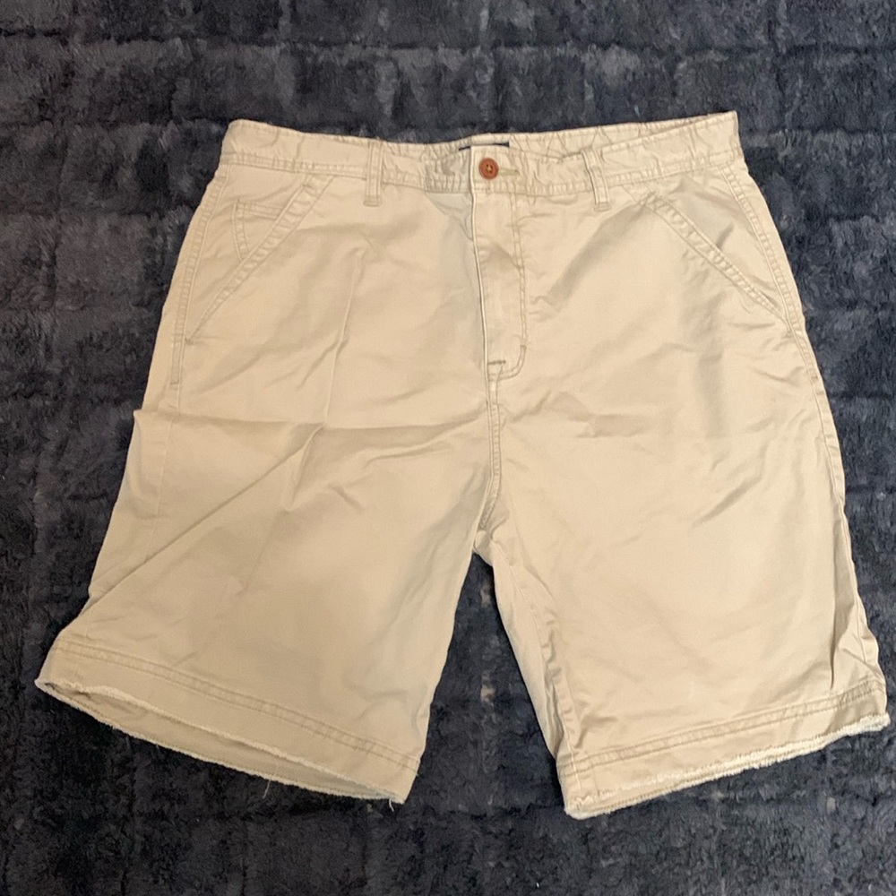 CPO Provisions tan flat front shorts men’s size 34 perfect condition